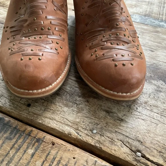 Catepillar CAT tan leather boots 8. - Picture 2 of 14